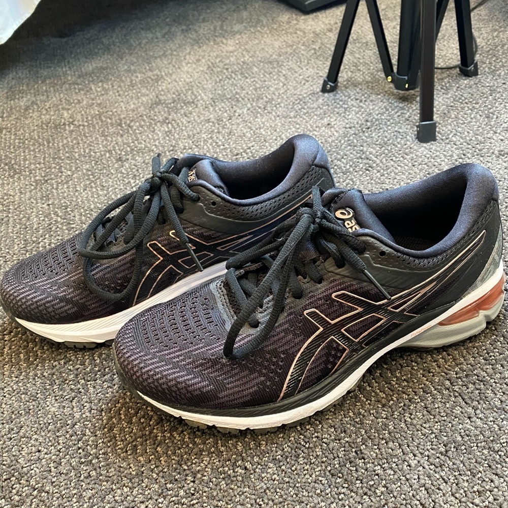BRAND NEW ASICS